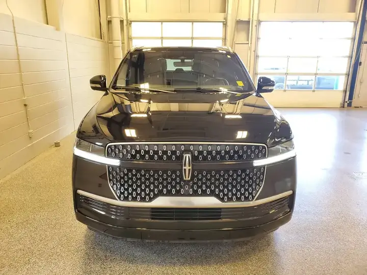 Lincoln Navigator 2025 photo 2