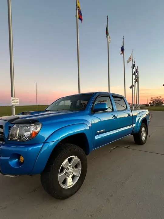 Toyota Tacoma 2010 photo 2