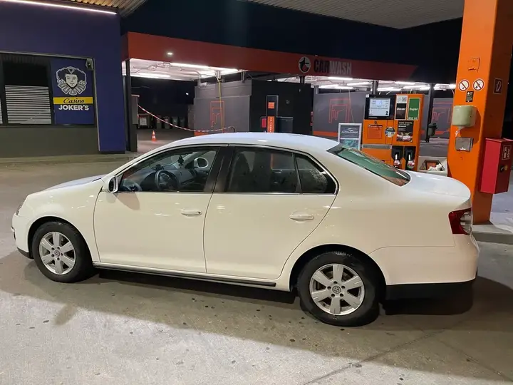 Volkswagen Jetta 2010 photo 3