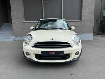 Mini One 2013 photo 2
