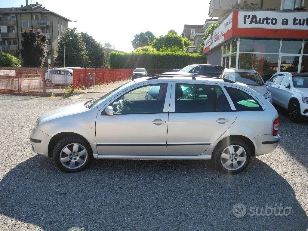 Skoda Fabia 2006 photo 2