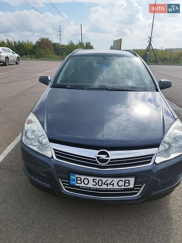 Opel Astra 2009 photo 2
