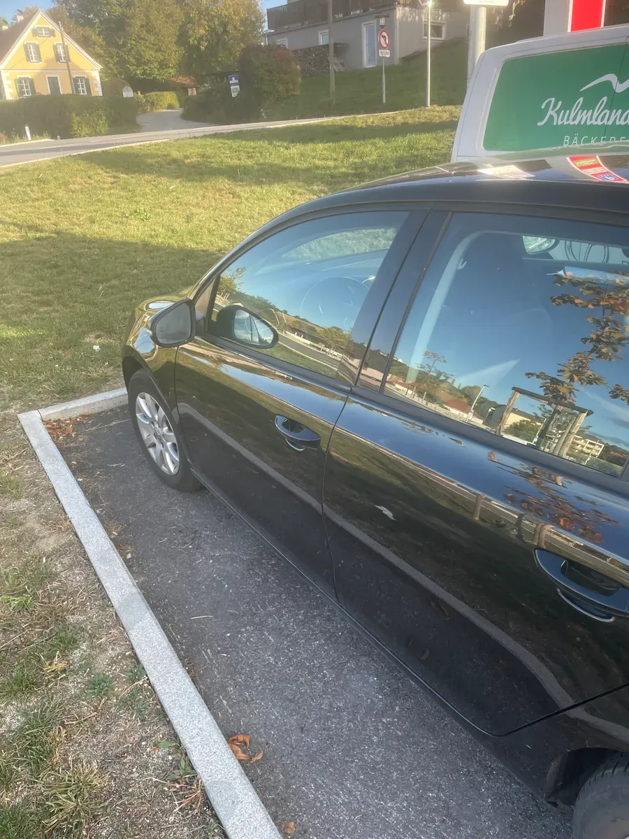 Volkswagen Golf 2011 photo 2