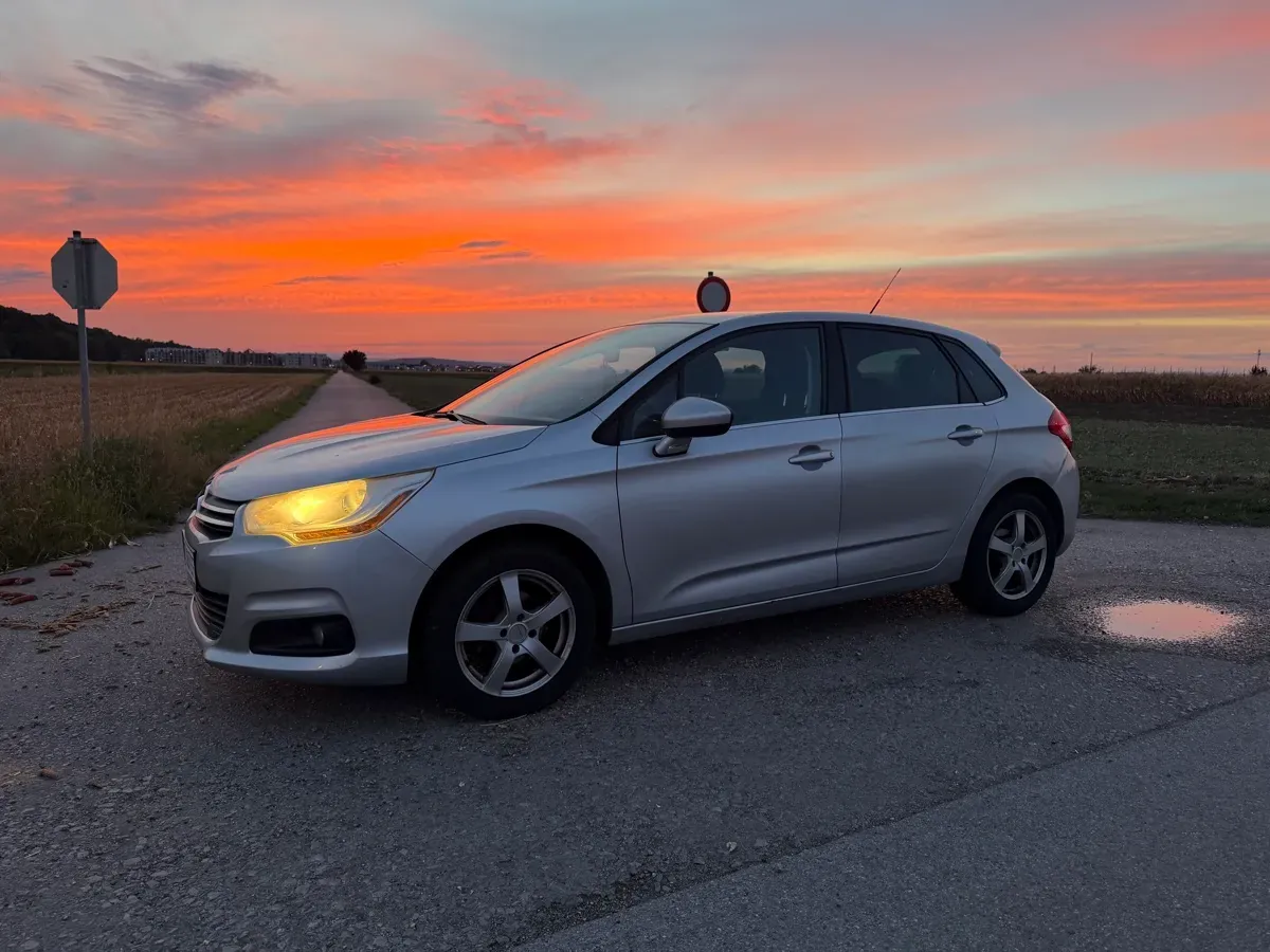 Citroen C4 2011 photo 2