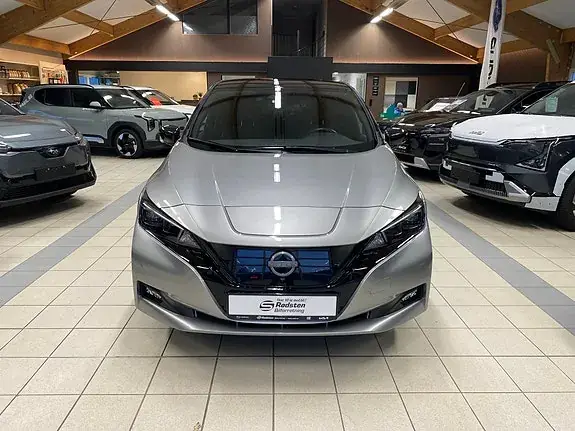 Nissan Leaf 2023 photo 2