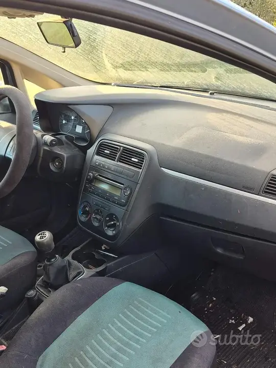 Fiat Grande Punto 2013 photo 2