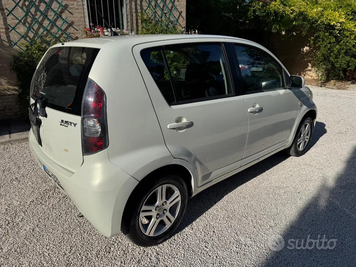 Subaru Justy 2010 photo 3
