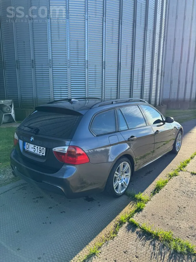 BMW 330D 2008 photo 2