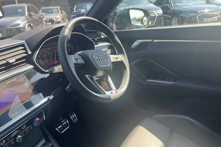 Audi Q3 2024 photo 2