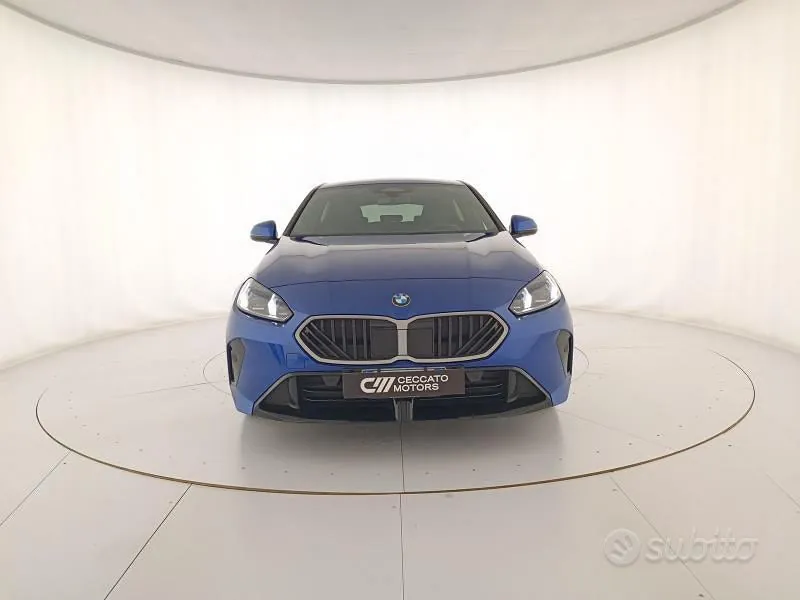 BMW 1 Series 2025 photo 2