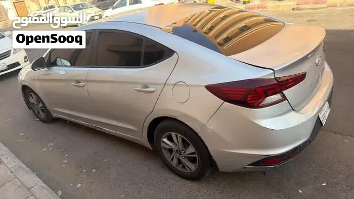 Hyundai Elantra 2019 photo 2