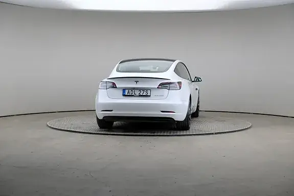 Tesla Model 3 2023 photo 2