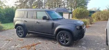 Land Rover Defender 2024 photo 2