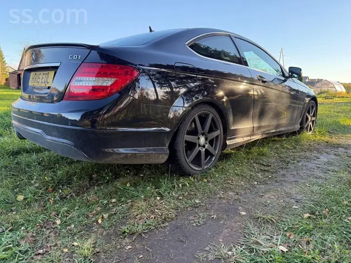 Mercedes-Benz C220 2015 photo 4