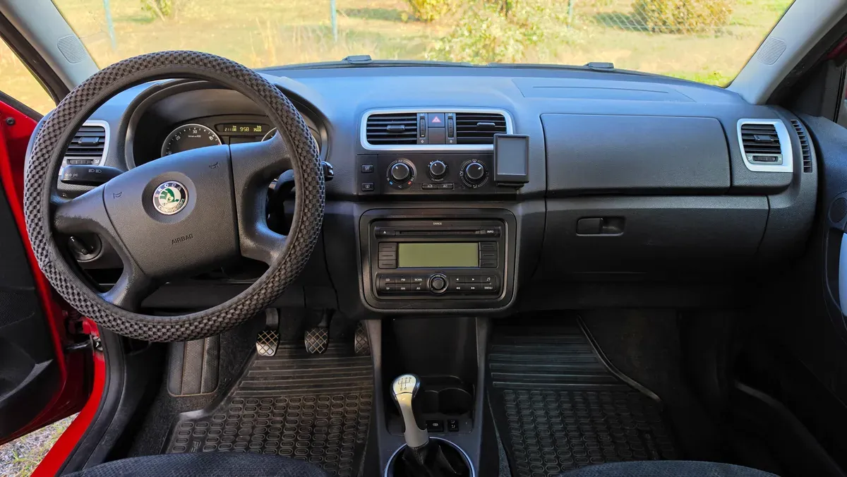 Skoda Fabia 2008 photo 2