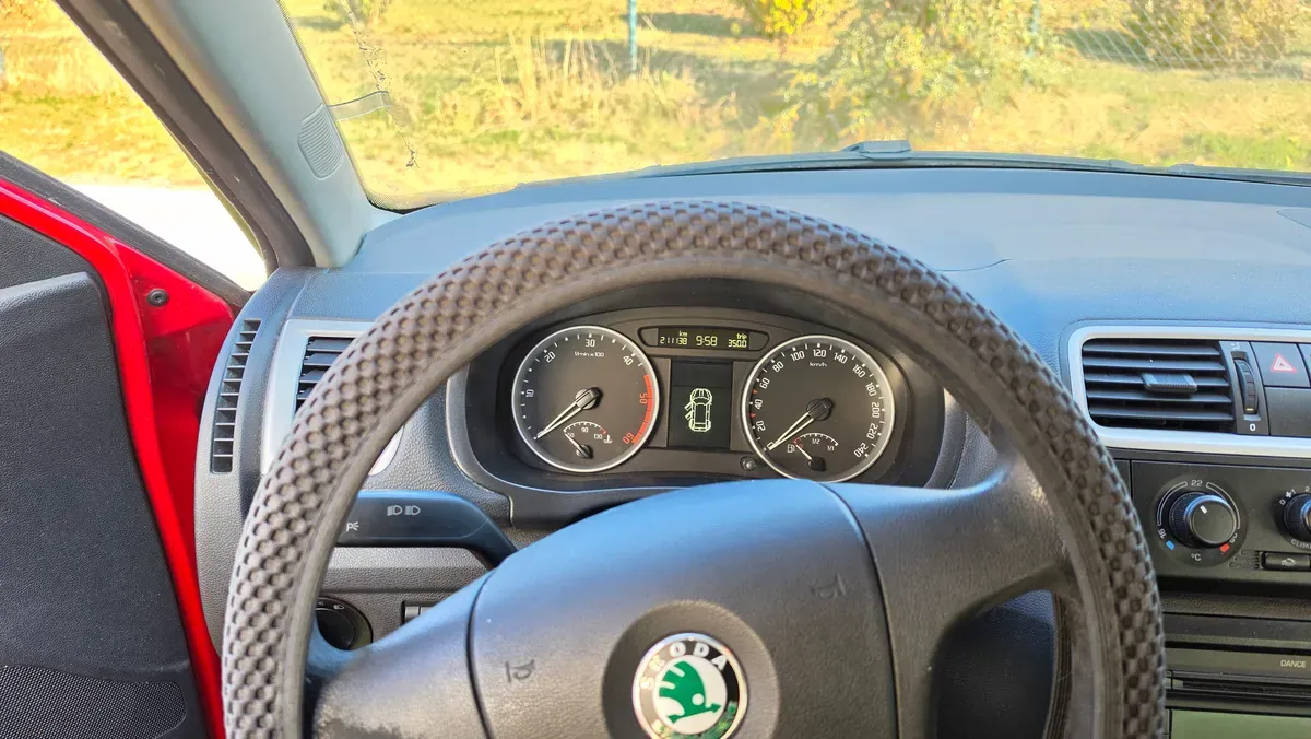 Skoda Fabia 2008 photo 3