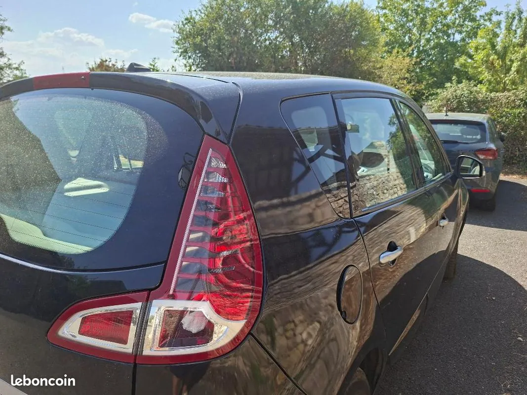 Renault Megane 2009 photo 2