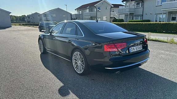 Audi A8 2011 photo 3