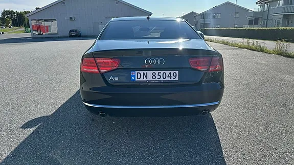 Audi A8 2011 photo 4