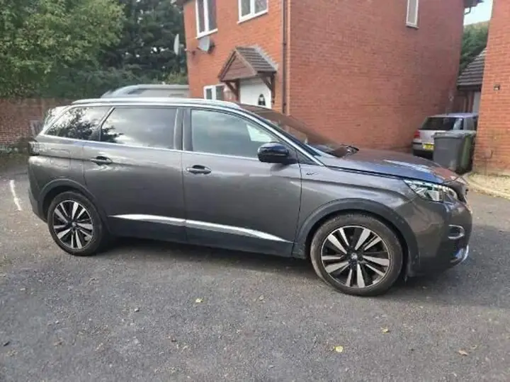Peugeot 5008 2020 photo 3