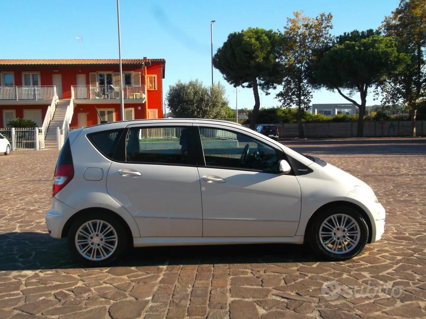 Mercedes-Benz A 2012 photo 3