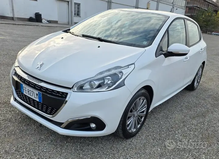 Peugeot 208 2016 photo 2