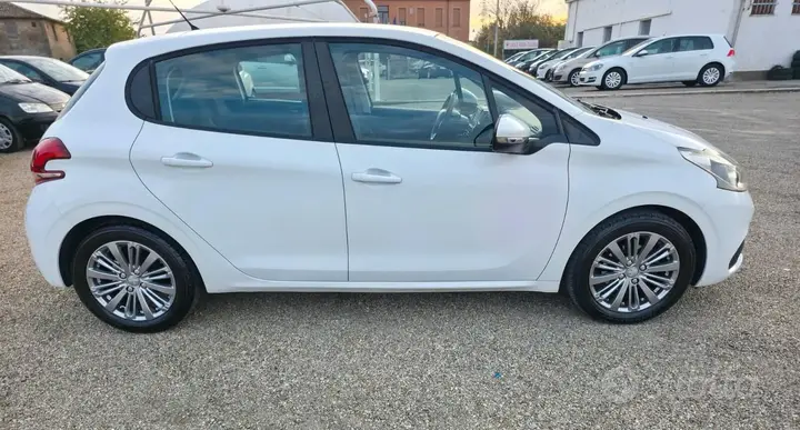 Peugeot 208 2016 photo 5