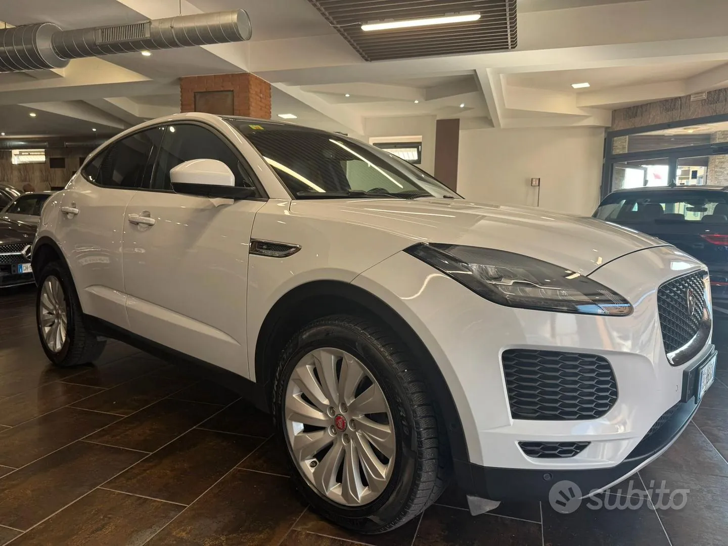 Jaguar E-Pace 2018 photo 3