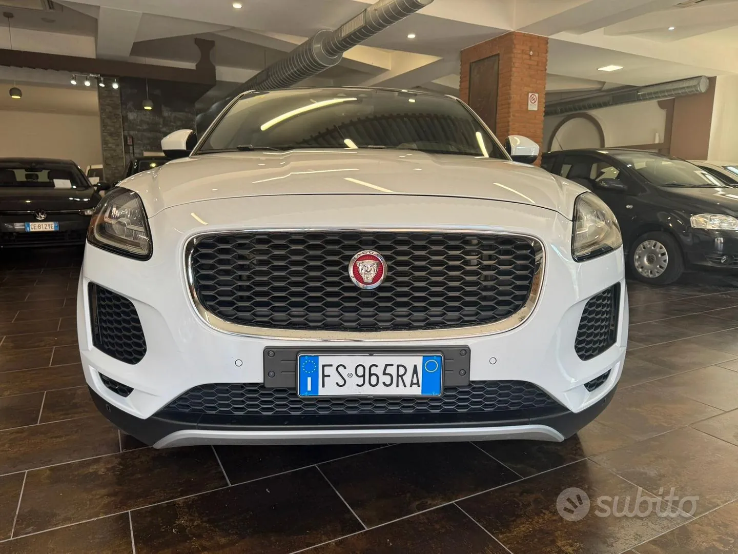 Jaguar E-Pace 2018 photo 2
