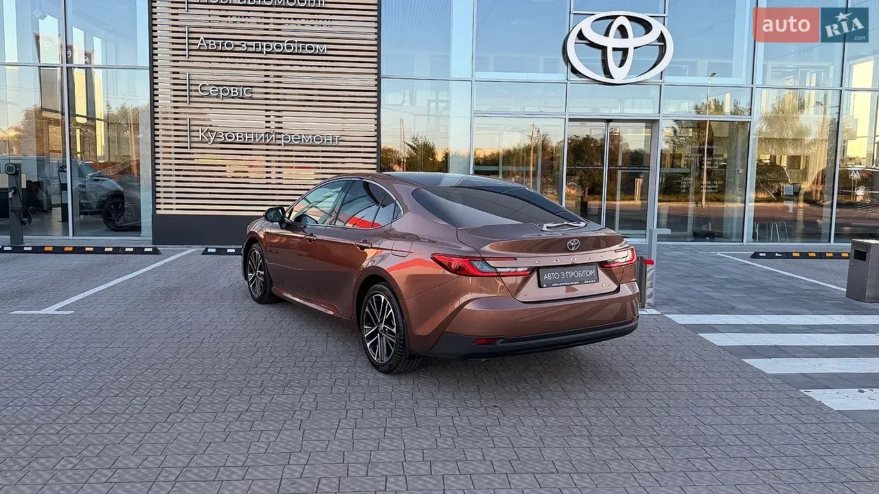 Toyota Camry 2024 photo 2