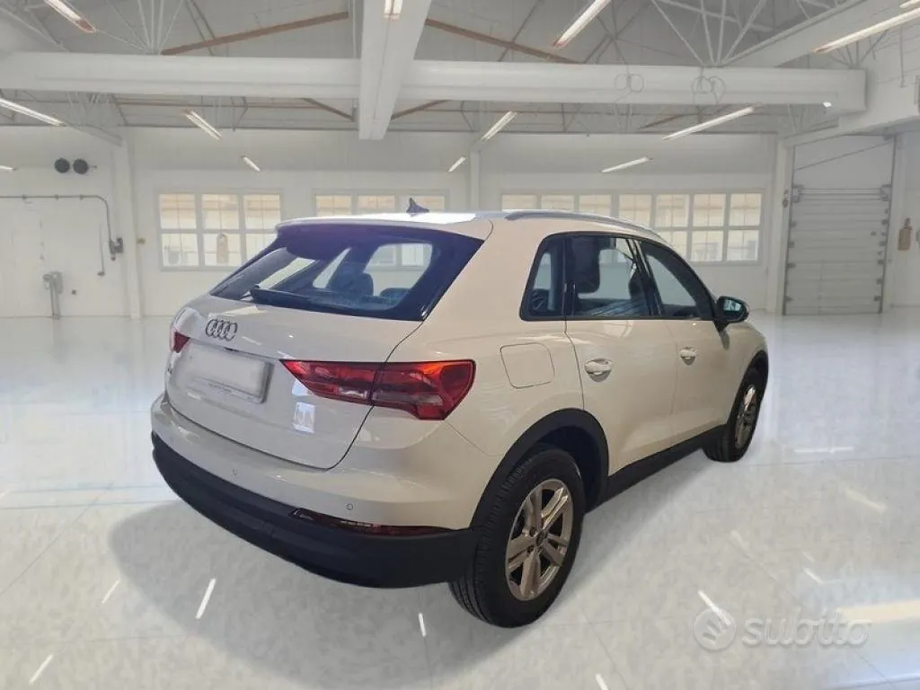 Audi Q3 2022 photo 2