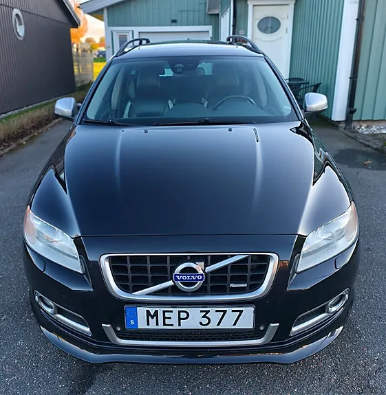Volvo V70 2012 photo 2