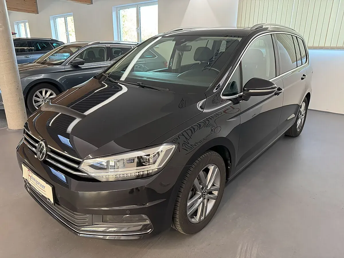 Volkswagen Touran 2021 photo 2