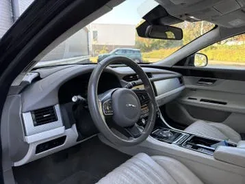 Jaguar Xf 2016 photo 3