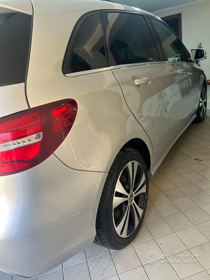 Mercedes-Benz B 180 2018 photo 3
