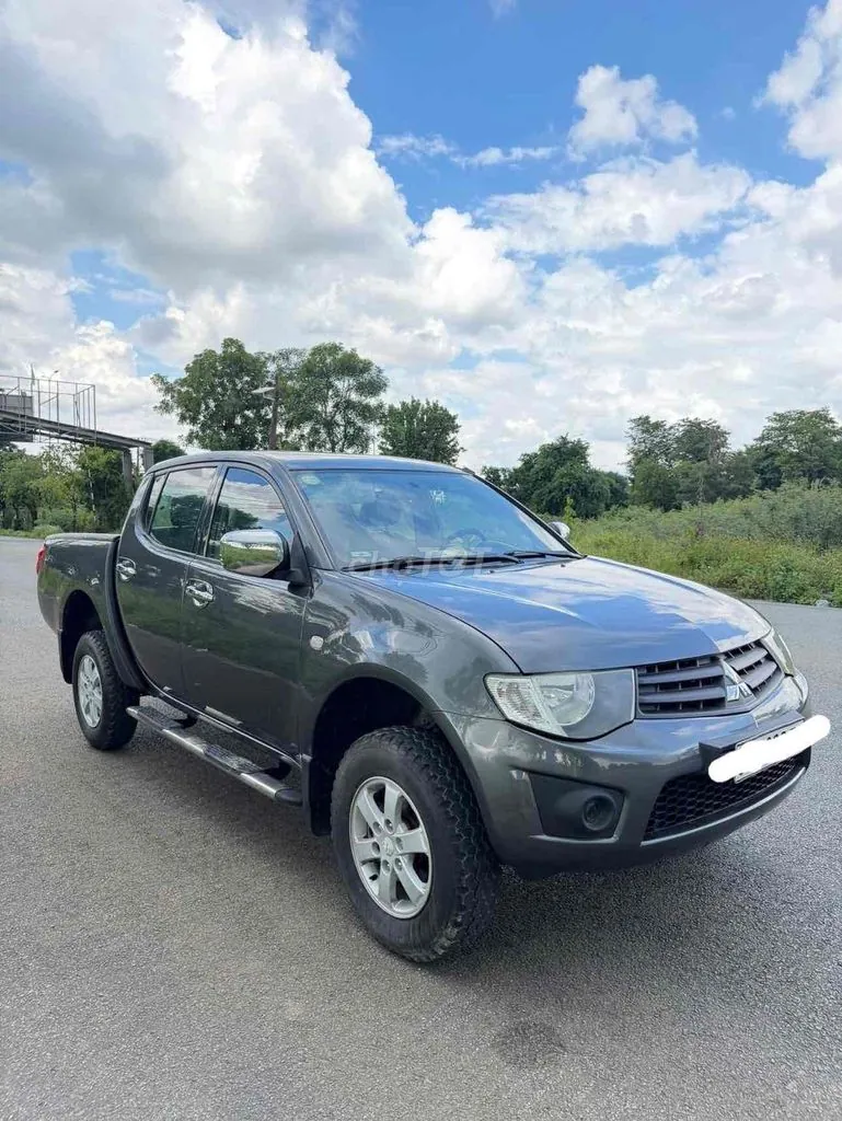Mitsubishi Triton 2011 photo 2