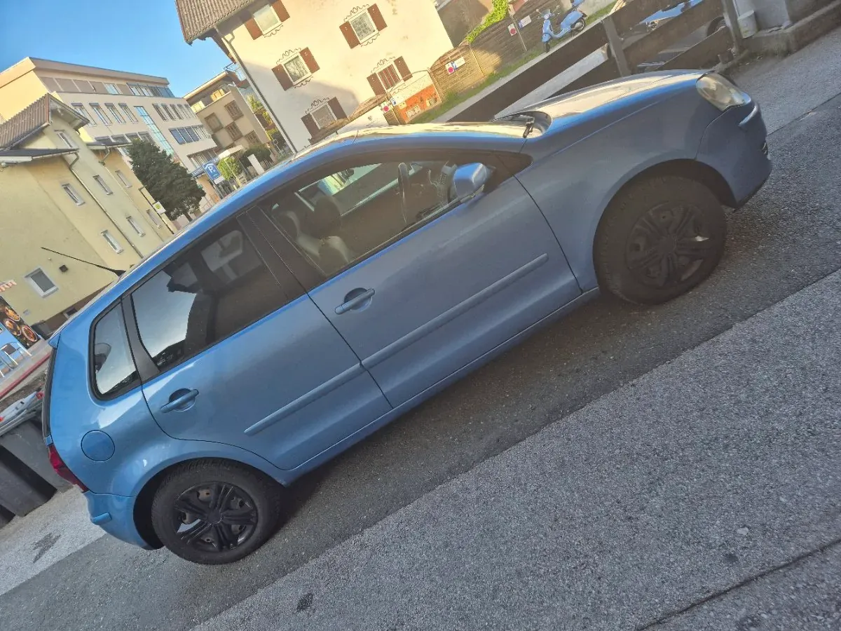 Volkswagen Polo 2006 photo 2