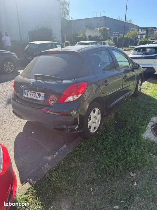 Peugeot 207 2010 photo 3