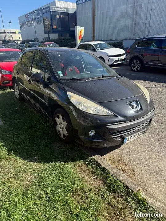 Peugeot 207 2010 photo 2