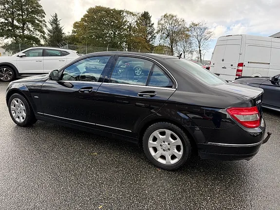 Mercedes-Benz E200C 2007 photo 4
