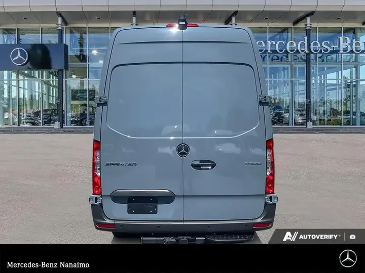 Mercedes-Benz Sprinter 2026 photo 5