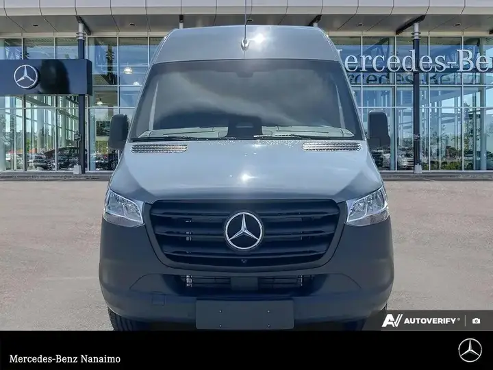 Mercedes-Benz Sprinter 2026 photo 2