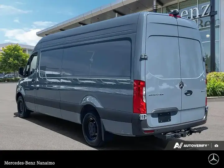 Mercedes-Benz Sprinter 2026 photo 4