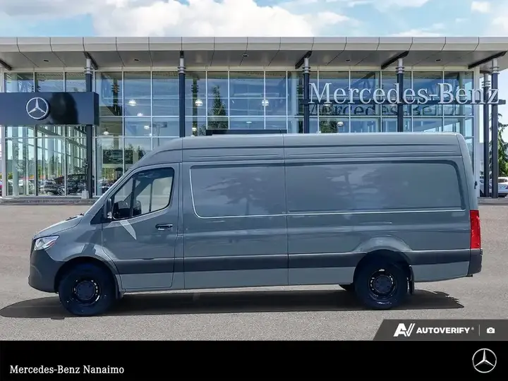 Mercedes-Benz Sprinter 2026 photo 3