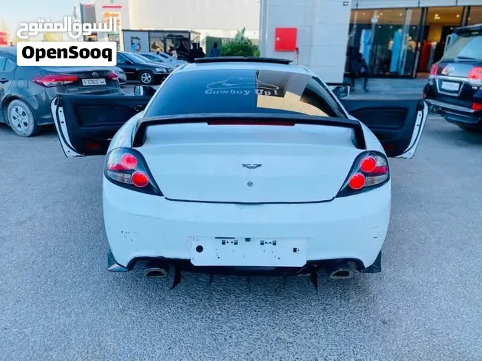 Hyundai Coupe 2010 photo 2
