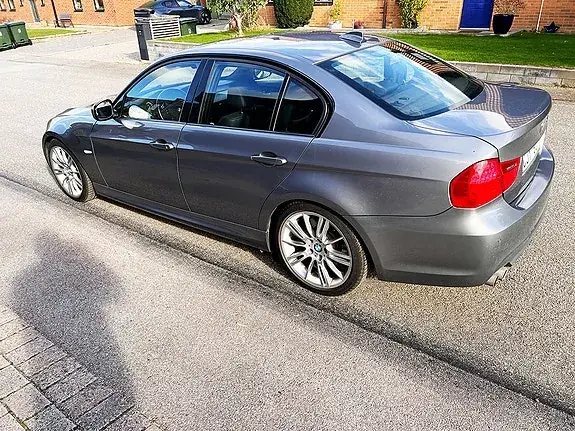 BMW 330I 2009 photo 4