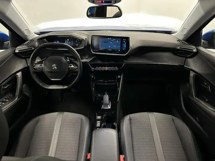 Peugeot E-2008 2021 photo 2