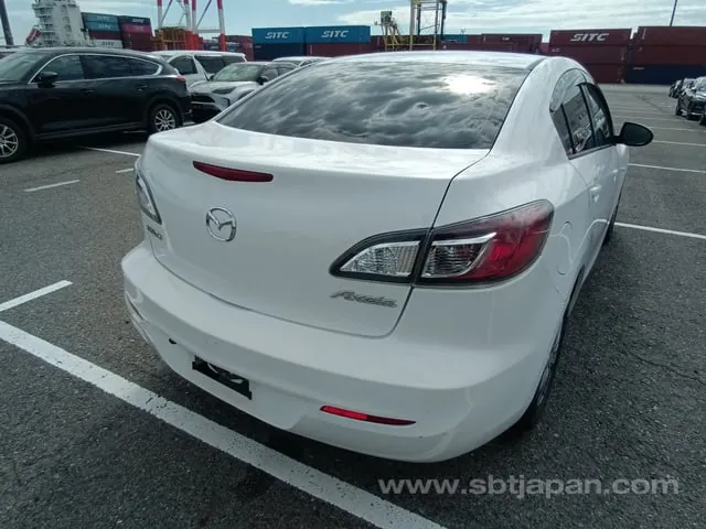 Mazda Axela 15F 2013 photo 4