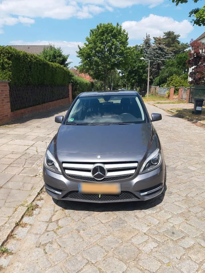 Mercedes-Benz B 200