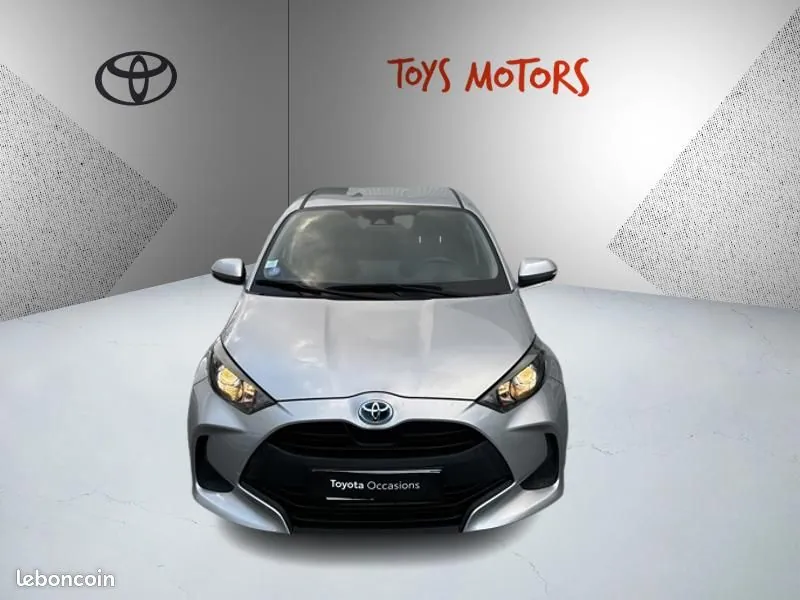 Toyota Yaris 2023 photo 2